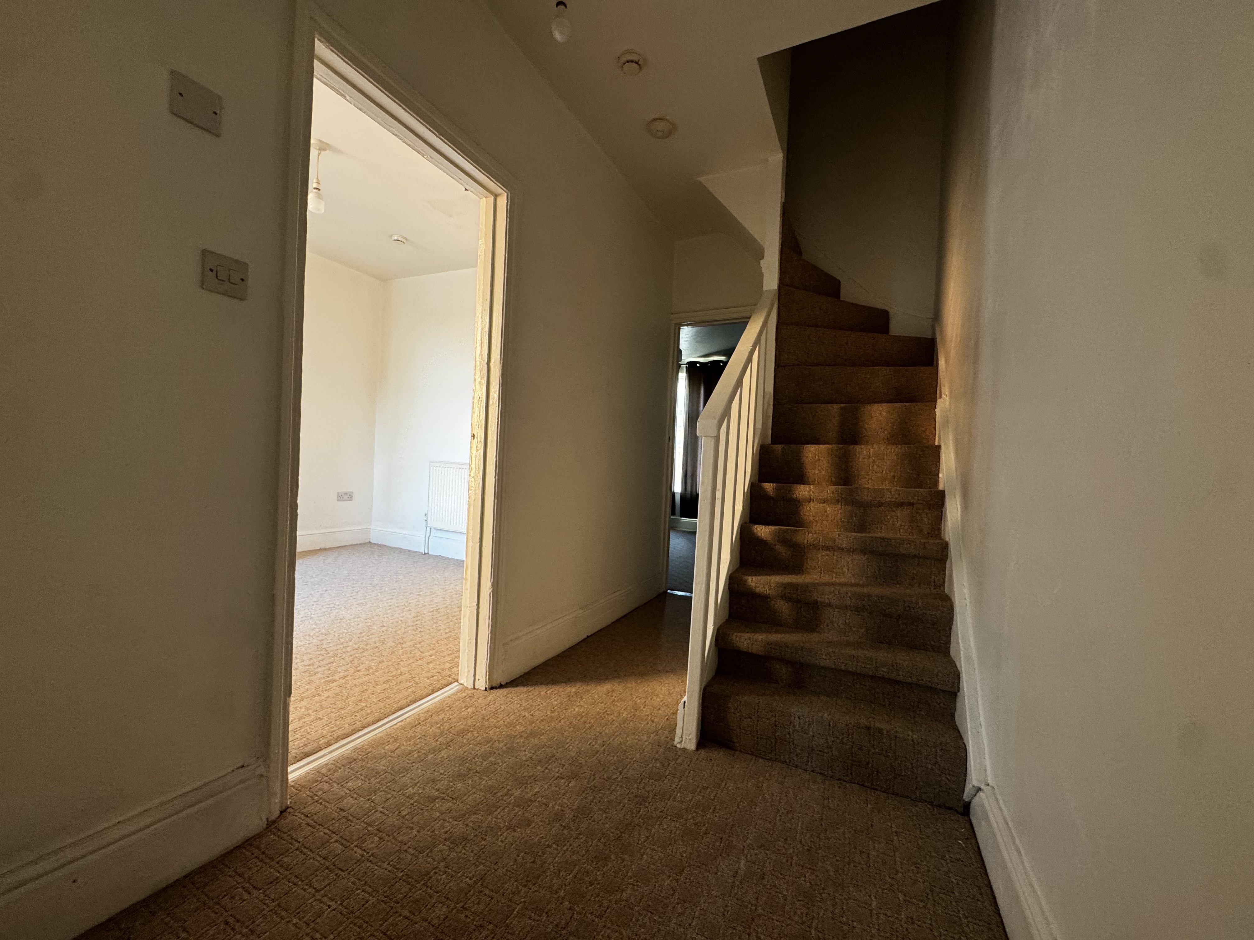 Warwick Road, Birmingham, B11 — photo 1